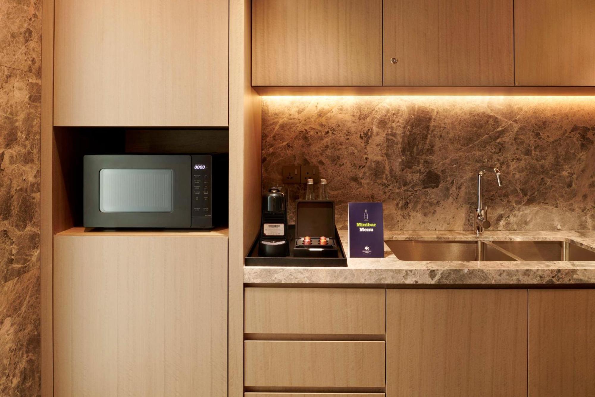 Doubletree By Hilton Shah Alam I-City Eksteriør bilde A microwave oven in a kitchen