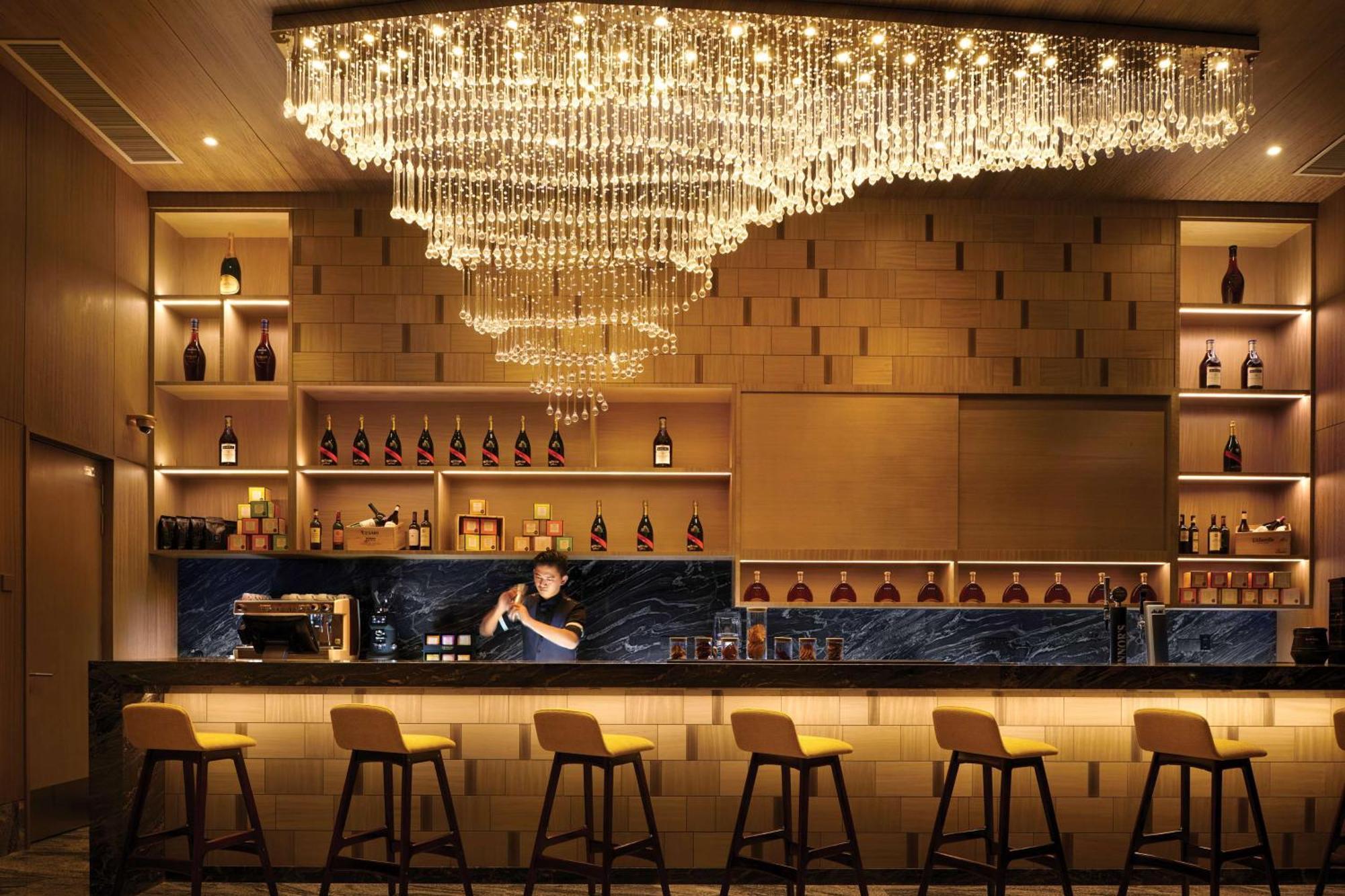 Doubletree By Hilton Shah Alam I-City Eksteriør bilde The bar at the lobby