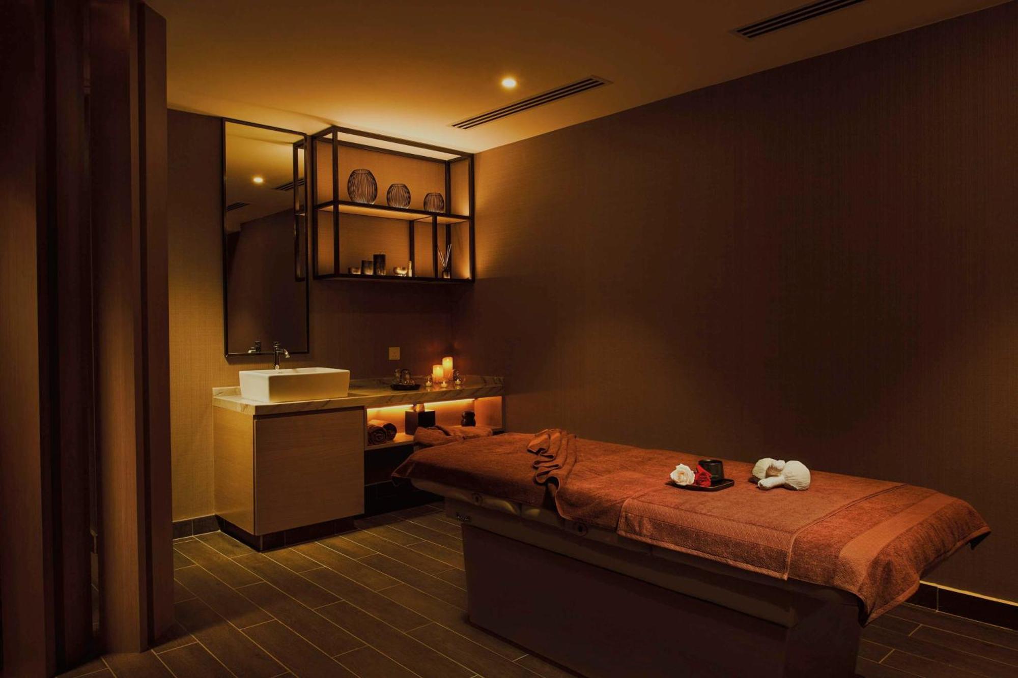 Doubletree By Hilton Shah Alam I-City Eksteriør bilde A massage room at a spa
