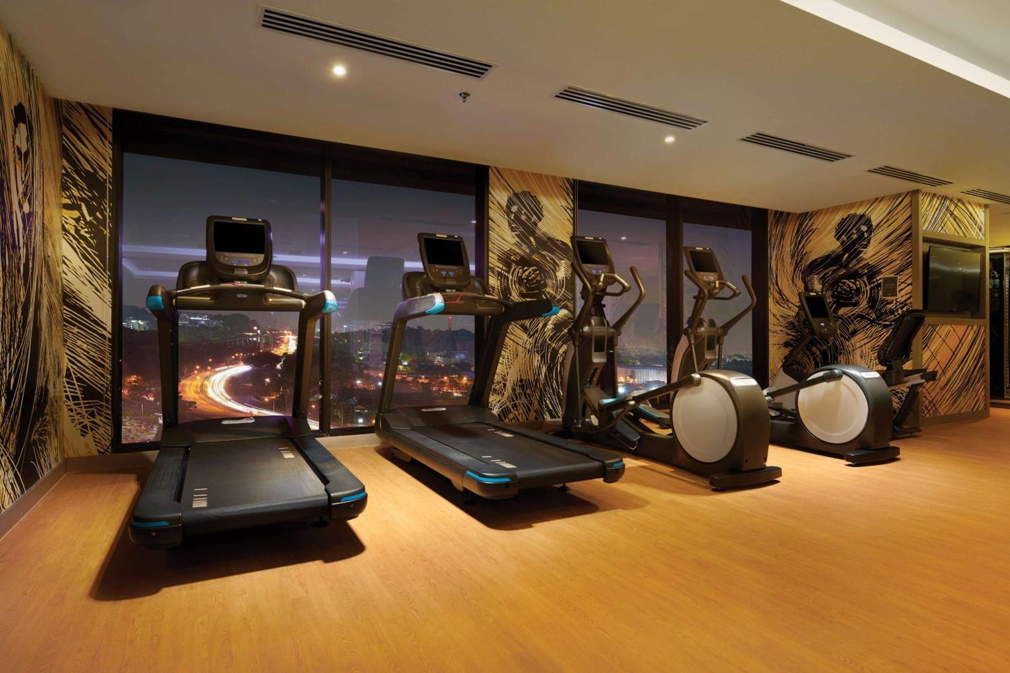 Doubletree By Hilton Shah Alam I-City Eksteriør bilde The gym at the hotel